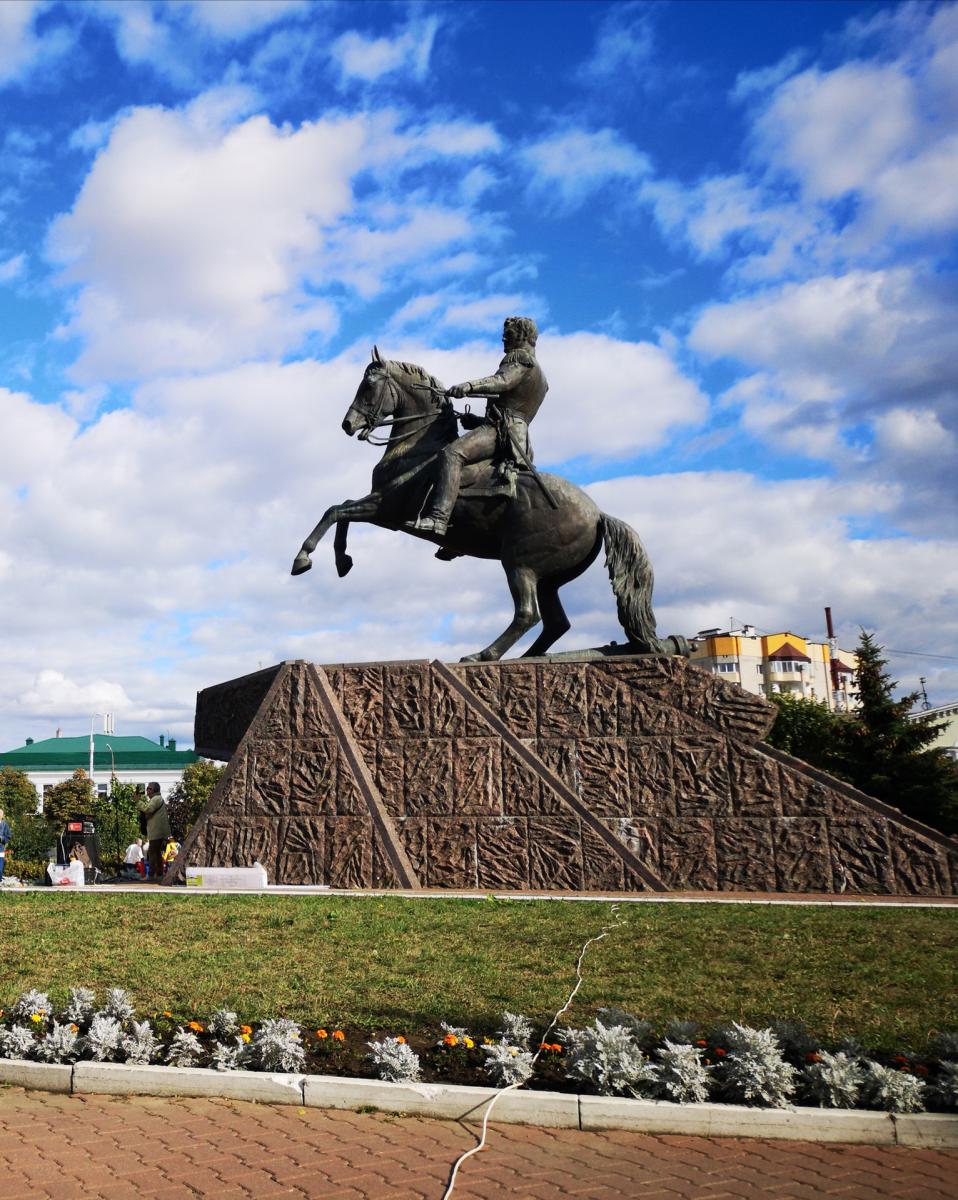 Памятник ермолову в орле фото