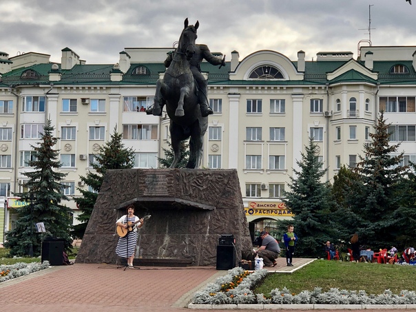 Правда о нас и пленэре в сквере Ермолова